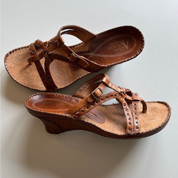 Clarks Shoes - Clark’s 8.5 Artisan Collection Sago Brown Tan Leather Studded Strappy Sandal